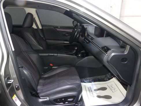 Used 2019 Lexus ES 300h w/ Accessory Package FWD image 23