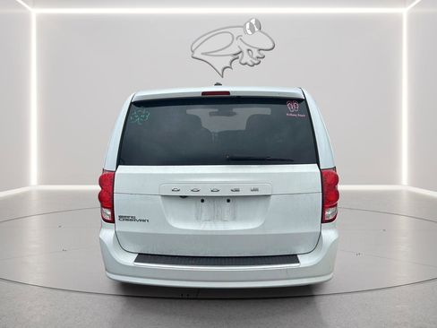 Used 2018 Dodge Grand Caravan SE w/ UConnect Hands-Free Group image 5