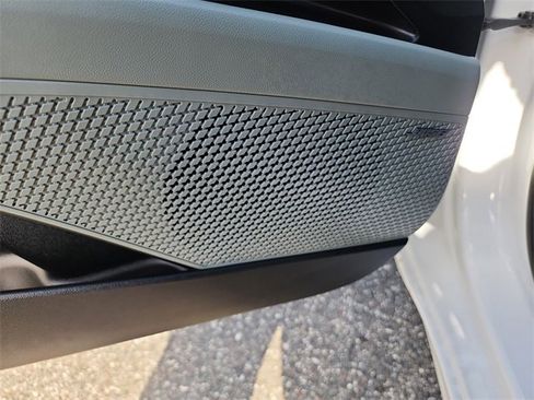 New 2025 Hyundai Elantra Limited image 16