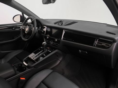 Used 2025 Porsche Macan image 22