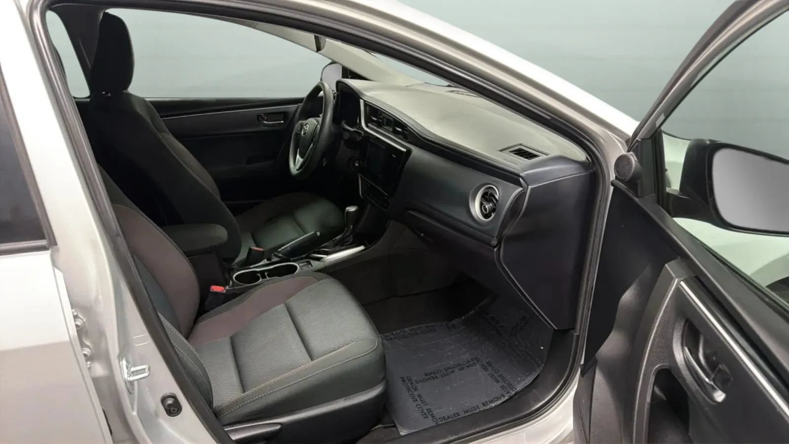 Used 2017 Toyota Corolla LE w/ Carpet Mat Package (TMS) FWD image 21