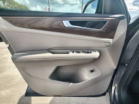 Used 2025 Volkswagen Atlas SE FWD image 21