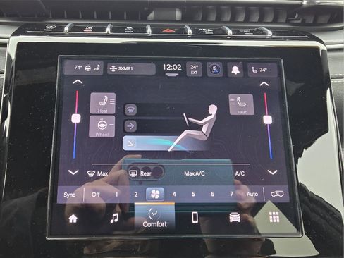 Used 2024 Jeep Grand Cherokee Altitude image 32