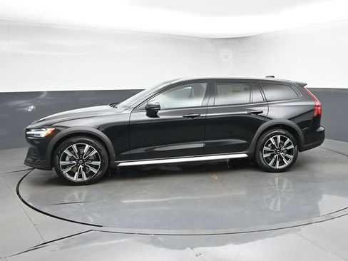 New 2026 Volvo V60 B5 Cross Country Ultra w/ Climate Package AWD/4WD image 6