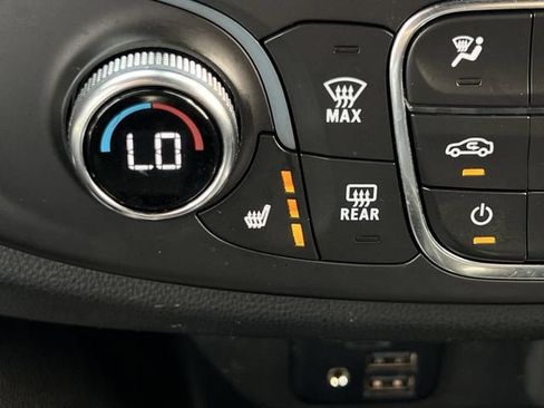 Used 2023 Chevrolet Traverse RS FWD image 16