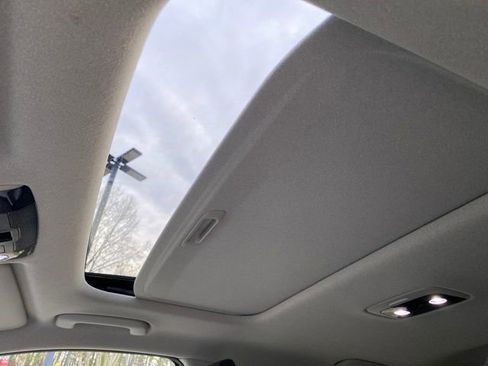 Used 2023 Kia Niro SX Touring image 16