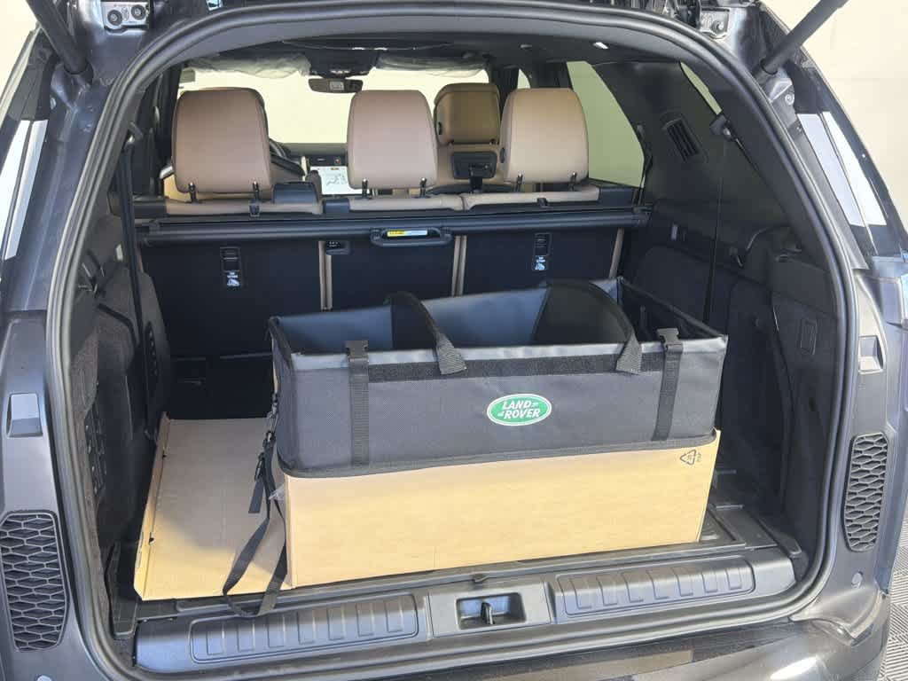 New 2026 Land Rover Discovery Limited Edition AWD/4WD image 8