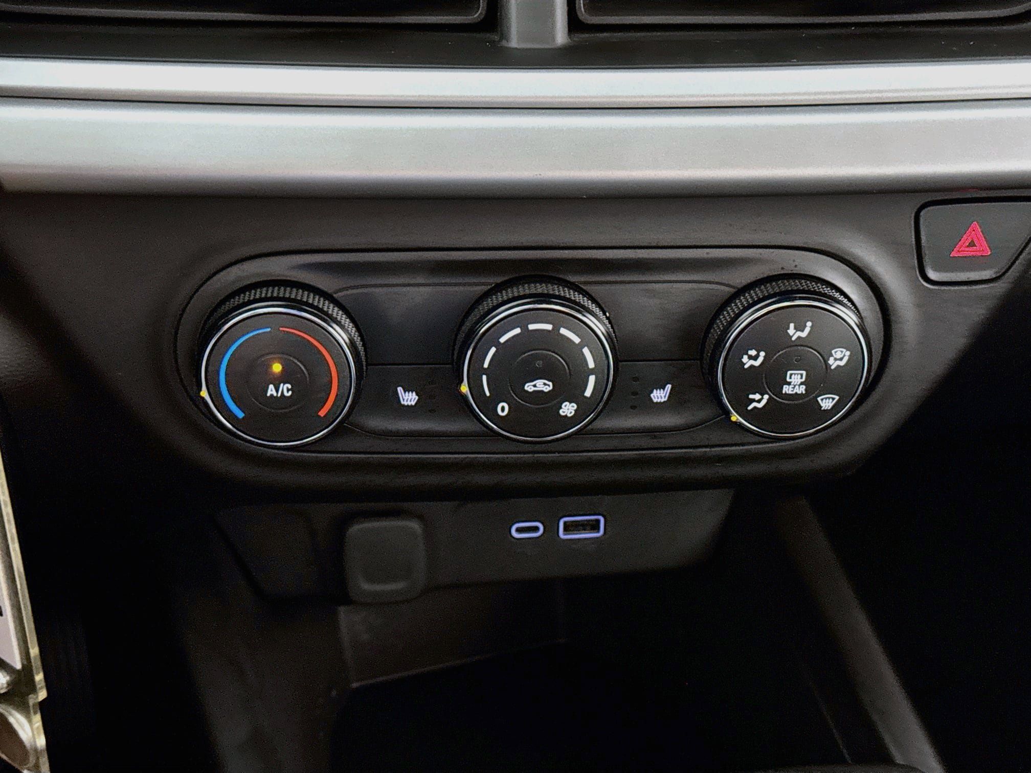 Used 2024 Chevrolet Trax RS FWD image 18