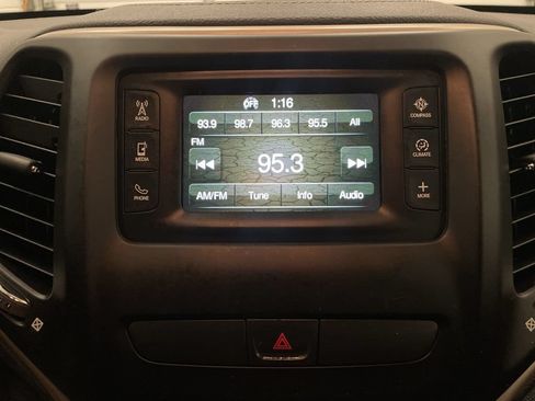 Used 2016 Jeep Cherokee Latitude FWD image 7