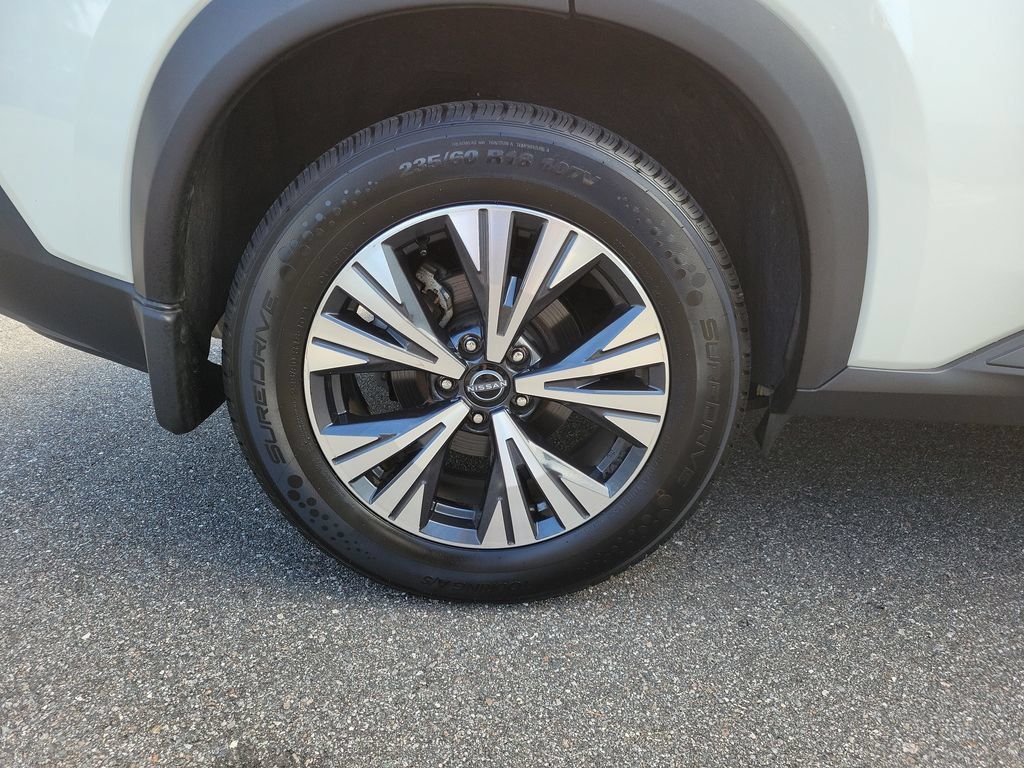 Used 2023 Nissan Rogue SV w/ SV Premium B Package FWD image 5