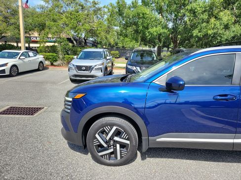 Used 2025 Nissan Kicks SV w/ SV Premium Package FWD image 2