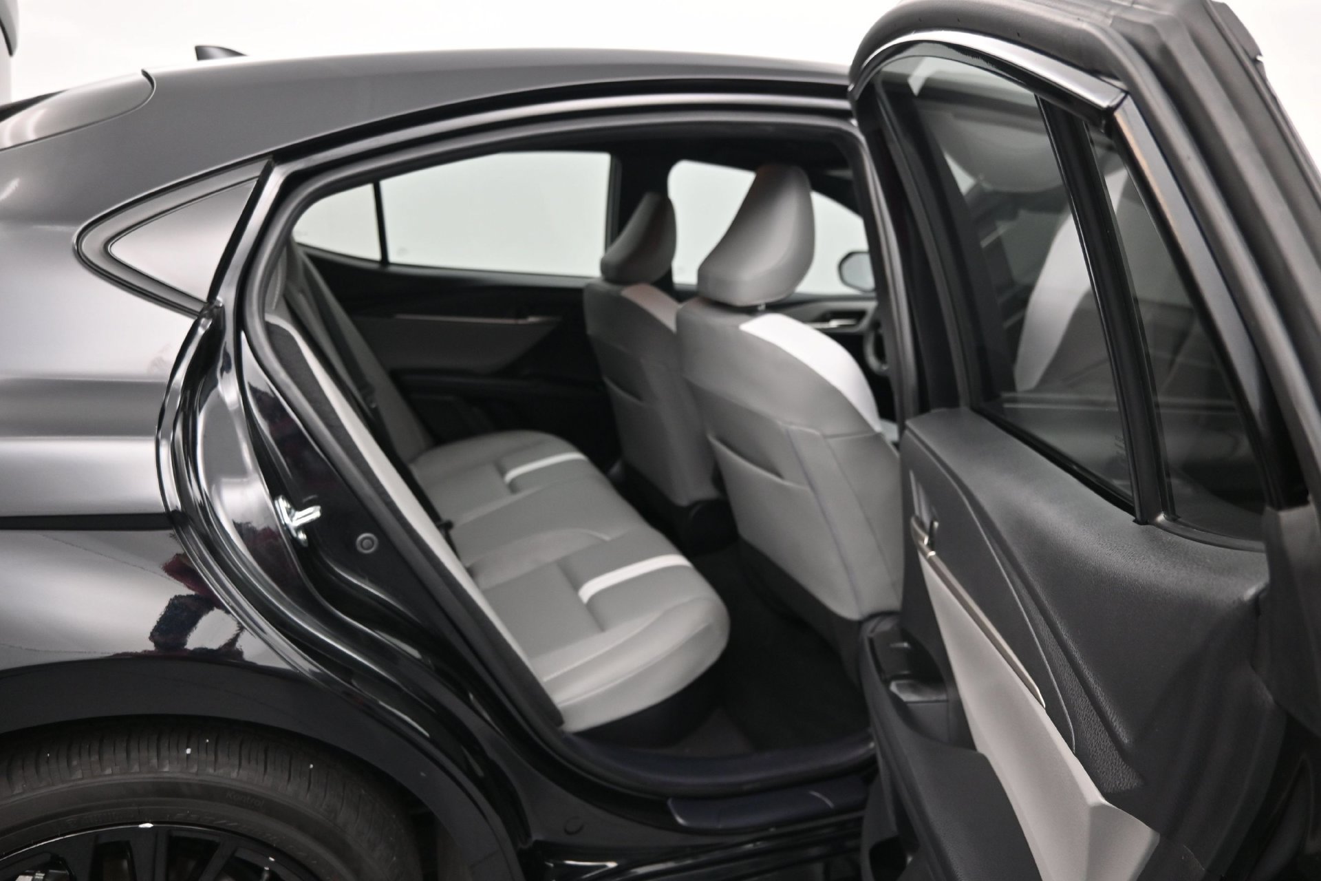 Used 2025 Toyota Camry SE w/ Multimedia Upgrade Package FWD image 19
