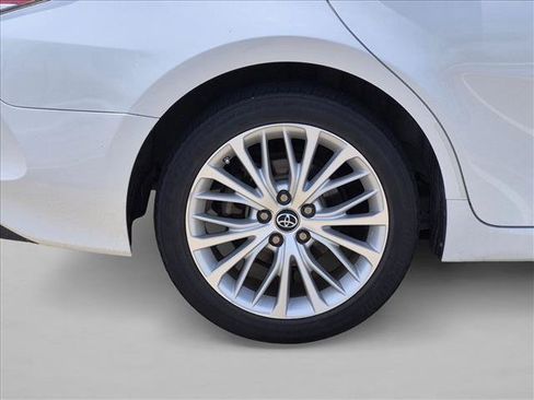 Used 2018 Toyota Camry XLE w/ Driver Assist Package FWD image 19