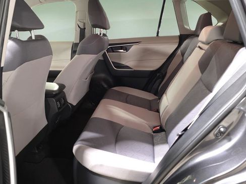 Used 2020 Toyota RAV4 XLE image 13