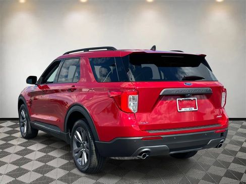 Used 2023 Ford Explorer XLT w/ Equipment Group 202A AWD/4WD image 5