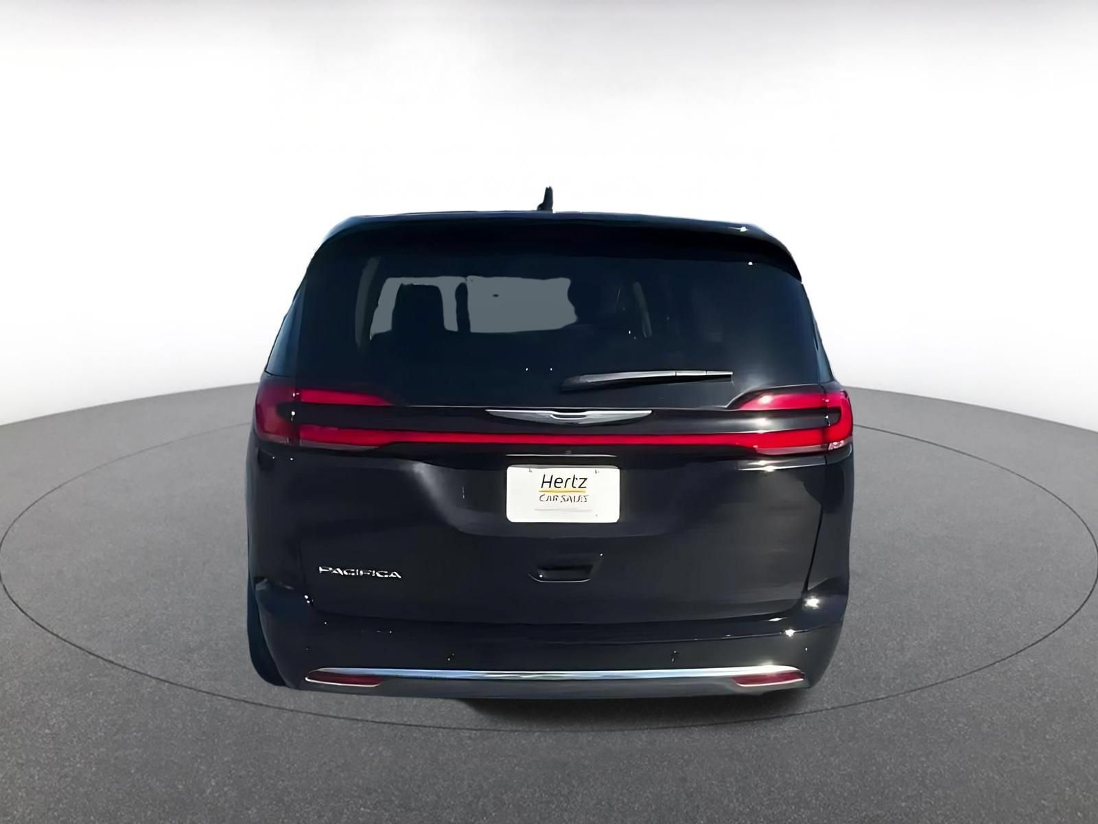 Used 2024 Chrysler Pacifica Touring-L FWD image 10