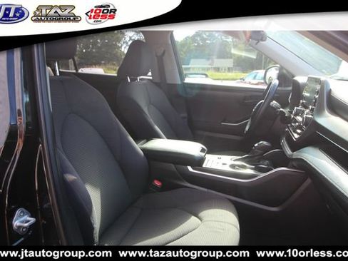 Used 2021 Toyota Highlander LE FWD image 15