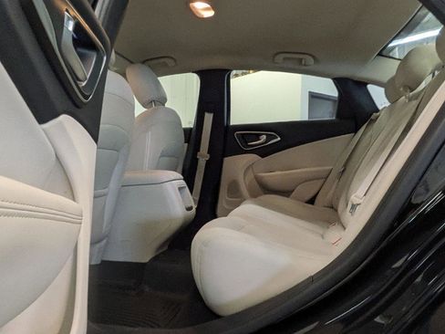 Used 2015 Chrysler 200 Limited image 33