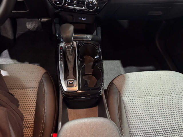 Used 2025 Chevrolet Trax LT w/ LT Convenience Package FWD image 15