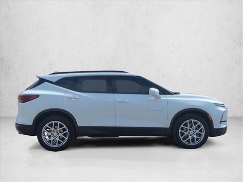 Used 2023 Chevrolet Blazer LT w/ Sound & Technology Package FWD image 4