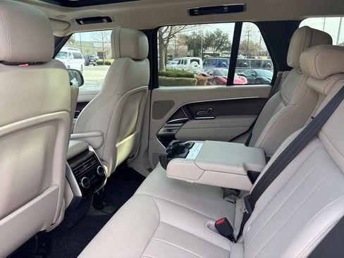 Used 2023 Land Rover Range Rover SE image 7