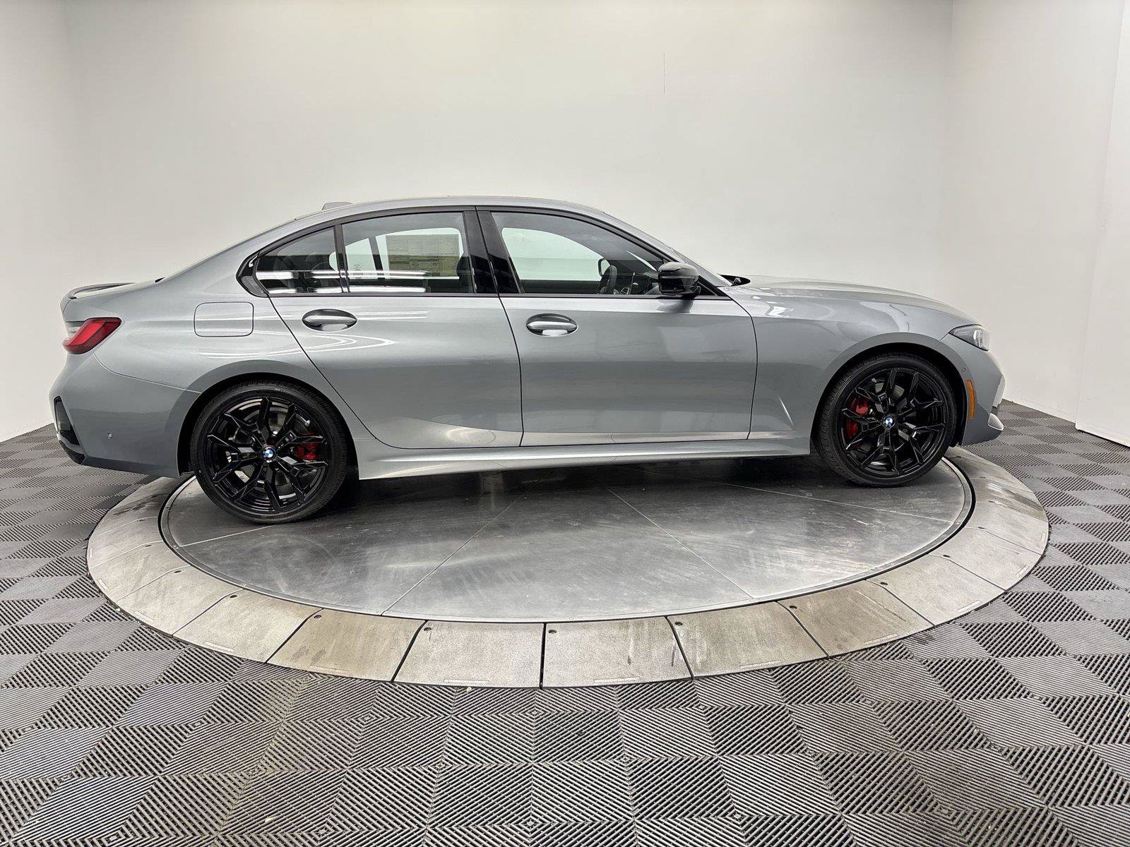 New 2026 BMW 330i xDrive Sedan w/ M Sport Package AWD/4WD image 17