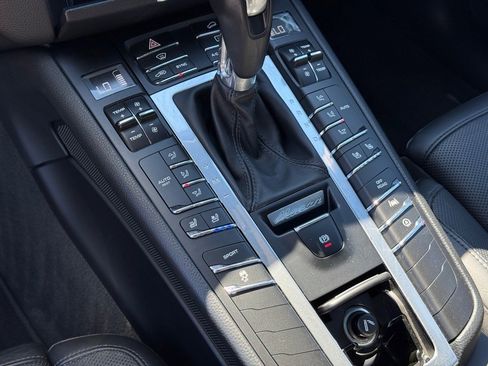 Used 2018 Porsche Macan image 16