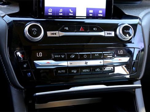 Used 2021 Ford Explorer Platinum w/ Premium Technology Package image 18