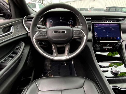 Certified 2025 Jeep Grand Cherokee Limited AWD/4WD image 5