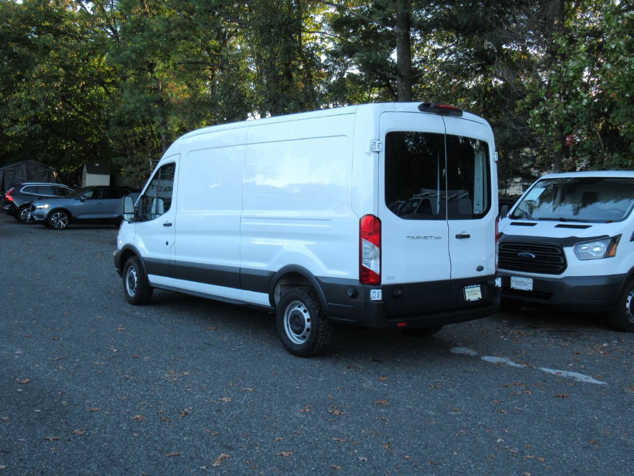 Used 2018 Ford Transit 250 148 Medium Roof RWD image 4
