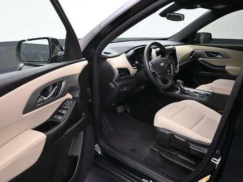 Used 2022 Chevrolet Traverse LS FWD image 10