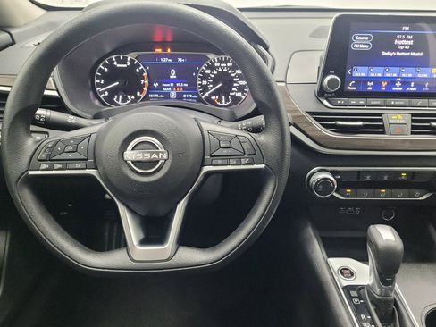 Used 2025 Nissan Altima 2.5 SV FWD image 22