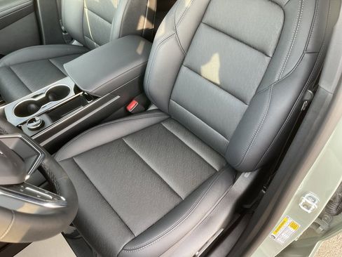 New 2026 Chevrolet Equinox LT w/ Convenience Package II image 11