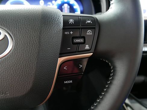 Used 2025 Toyota Crown Signia AWD/4WD image 28