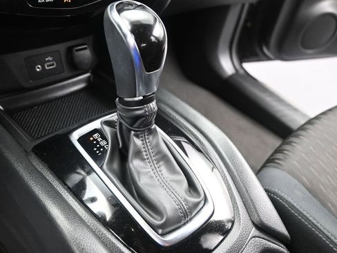 Used 2018 Nissan Rogue SV AWD/4WD image 21