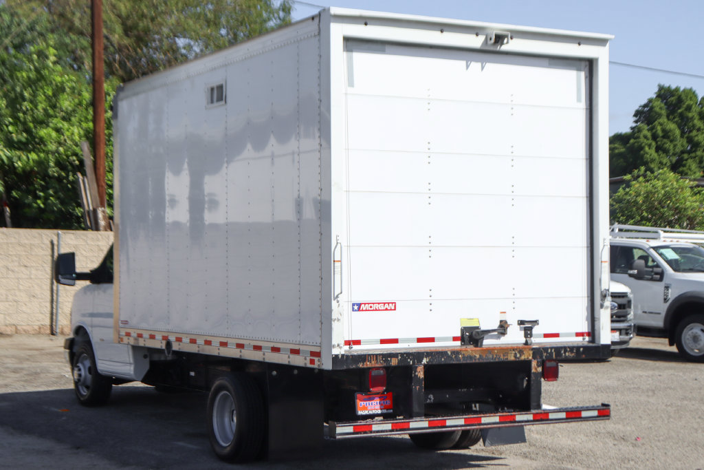 Used 2020 Chevrolet Express 3500 w/ Chrome Appearance Package RWD image 6
