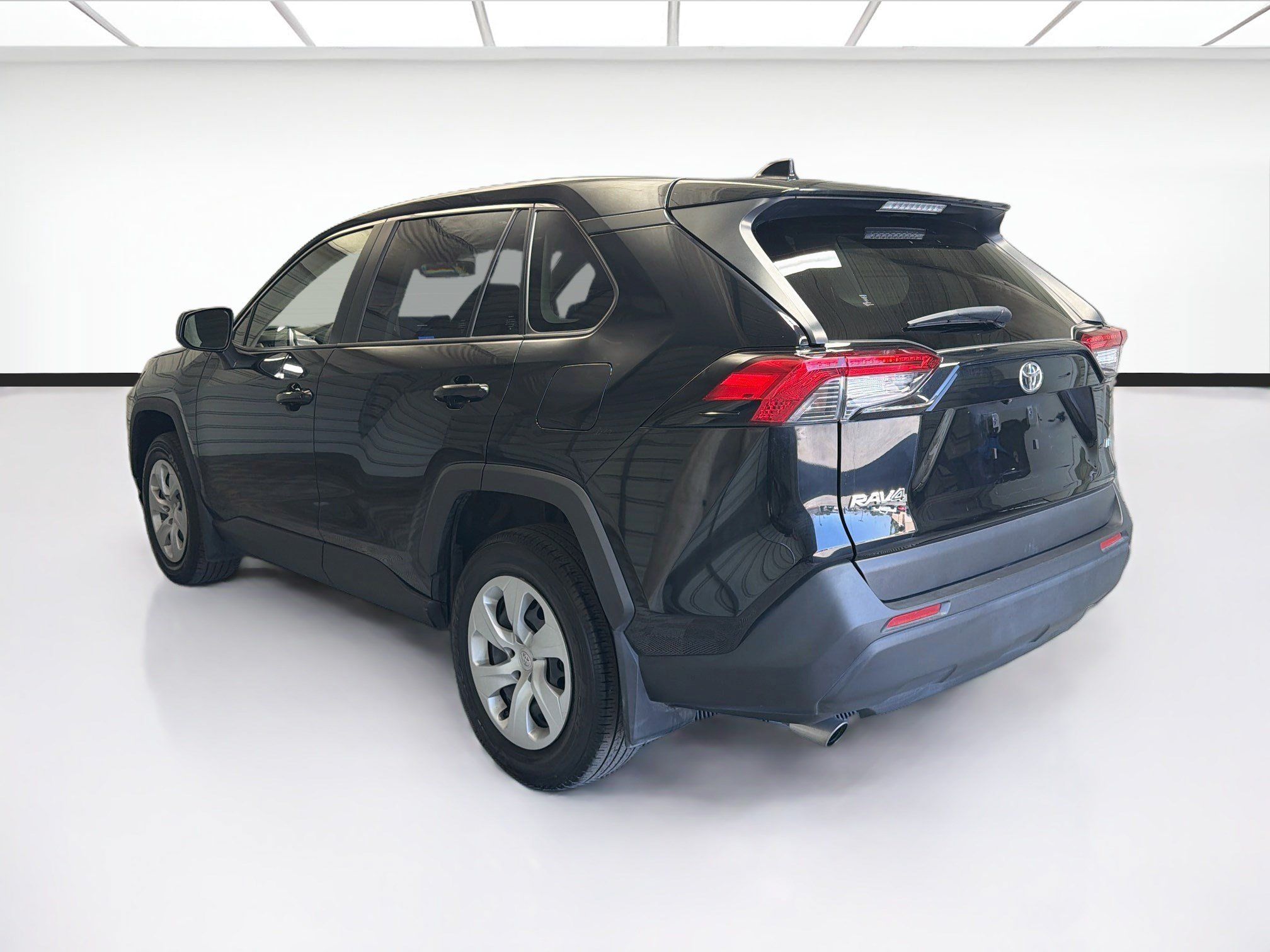 Used 2024 Toyota RAV4 LE FWD image 6