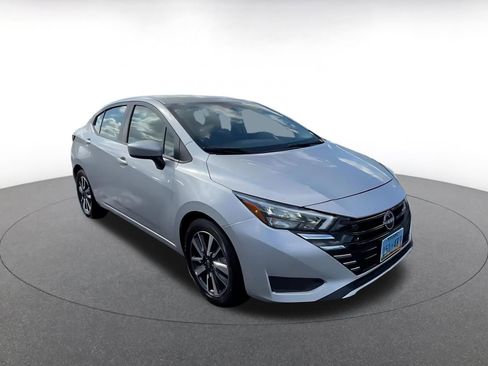 Used 2025 Nissan Versa SV FWD image 3