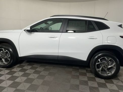 New 2026 Chevrolet Trax LT w/ LT Convenience Package FWD image 7