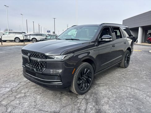 New 2026 Lincoln Navigator Reserve w/ Jet Appearance Package AWD/4WD image 3
