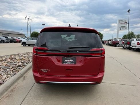 New 2027 Chrysler Pacifica Select FWD image 7