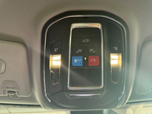 Certified 2022 Jeep Grand Cherokee L Limited w/ Black Appearance Package AWD/4WD image 16