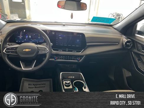 Used 2026 Chevrolet Equinox LT w/ Convenience Package II AWD/4WD image 12