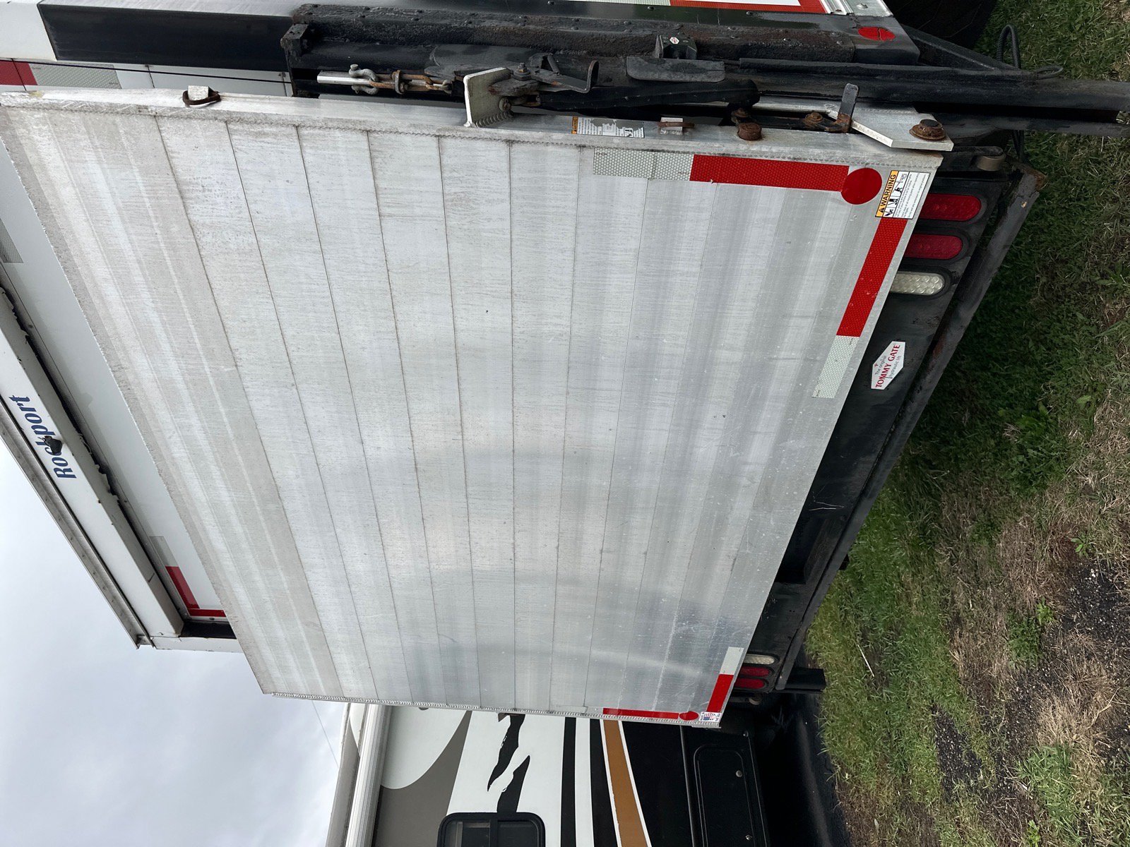 Used 2018 Chevrolet Express 4500 Extended w/ Driver Convenience Package RWD image 17
