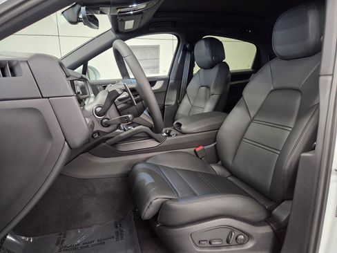 New 2026 Porsche Cayenne Coupe AWD/4WD image 5
