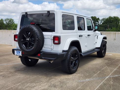 Used 2021 Jeep Wrangler Unlimited Sahara AWD/4WD image 6