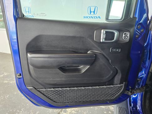 Used 2019 Jeep Wrangler Unlimited Sport S AWD/4WD image 9