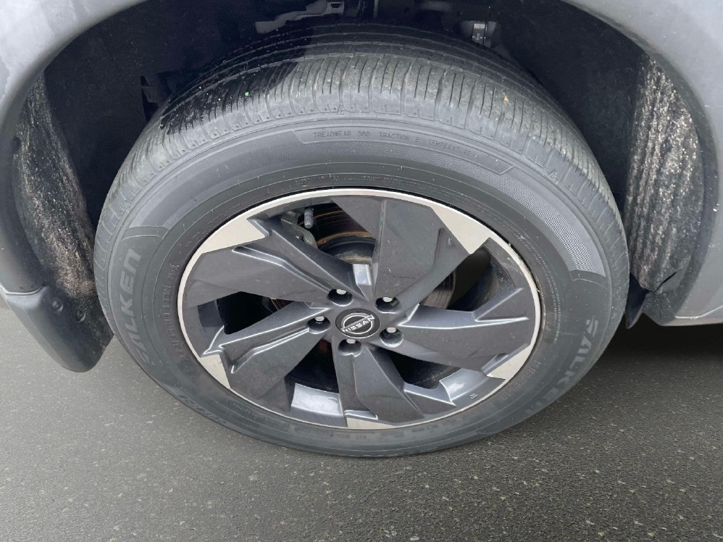 Used 2024 Nissan Rogue SV FWD image 7