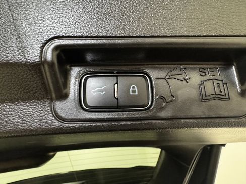 Used 2022 Ford Explorer ST-Line w/ Class IV Trailer Tow Package AWD/4WD image 37