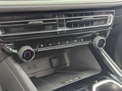 Used 2025 Chevrolet Traverse LT w/ Enhanced Driving Package image 29